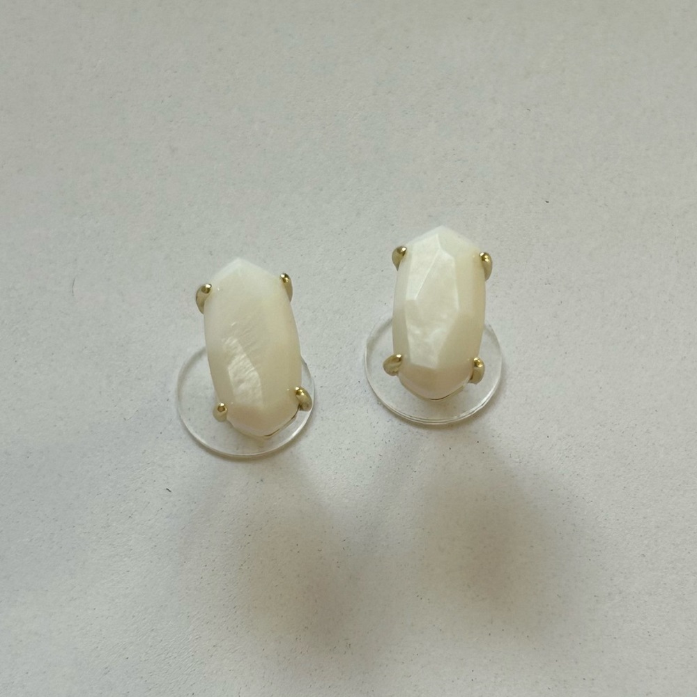 Kendra Scott Betty Stud Earrings in Gold and White Mother of Pearl